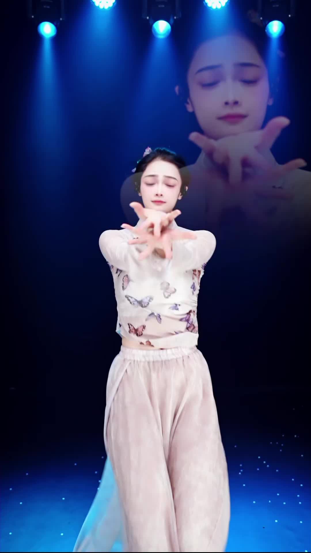 #舞蹈生诗诗 #抖音 #舞蹈 #中国舞 @ikan_live 2024-07-14