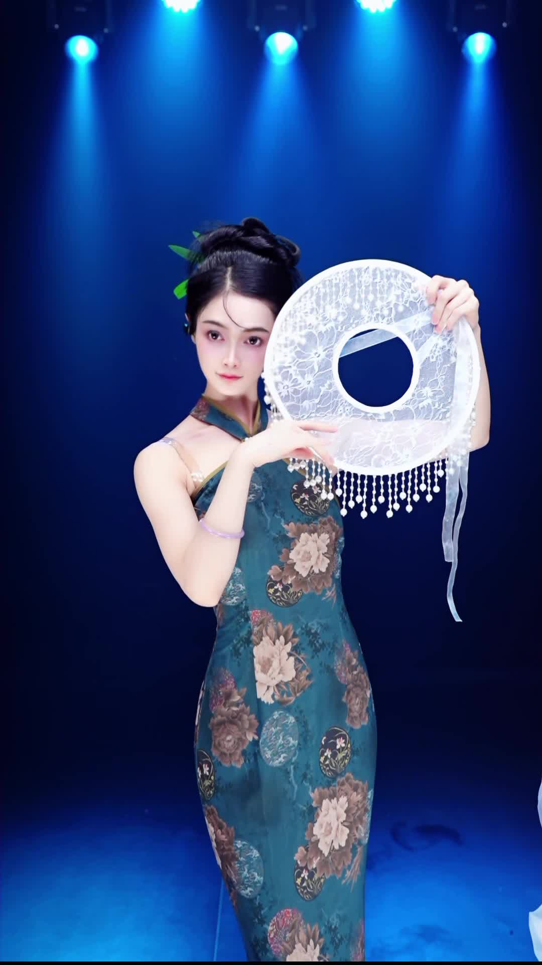 #舞蹈生诗诗 #抖音 #舞蹈 #中国舞 @ikan_live 2024-07-12