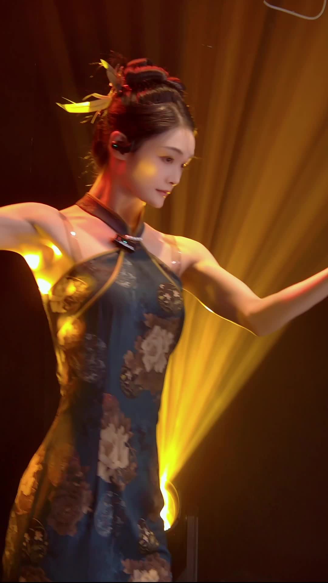 #舞蹈生诗诗 #抖音 #舞蹈 #中国舞 @ikan_live 2024-07-12