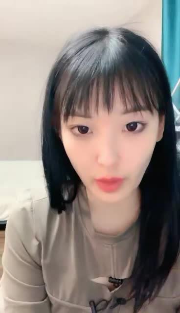 #巨乳骚货 #清纯 #校花 【巨乳骚货精选】超美清纯校花全裸露脸 完美身材各种放骚卖弄 看的我鸡儿邦邦硬