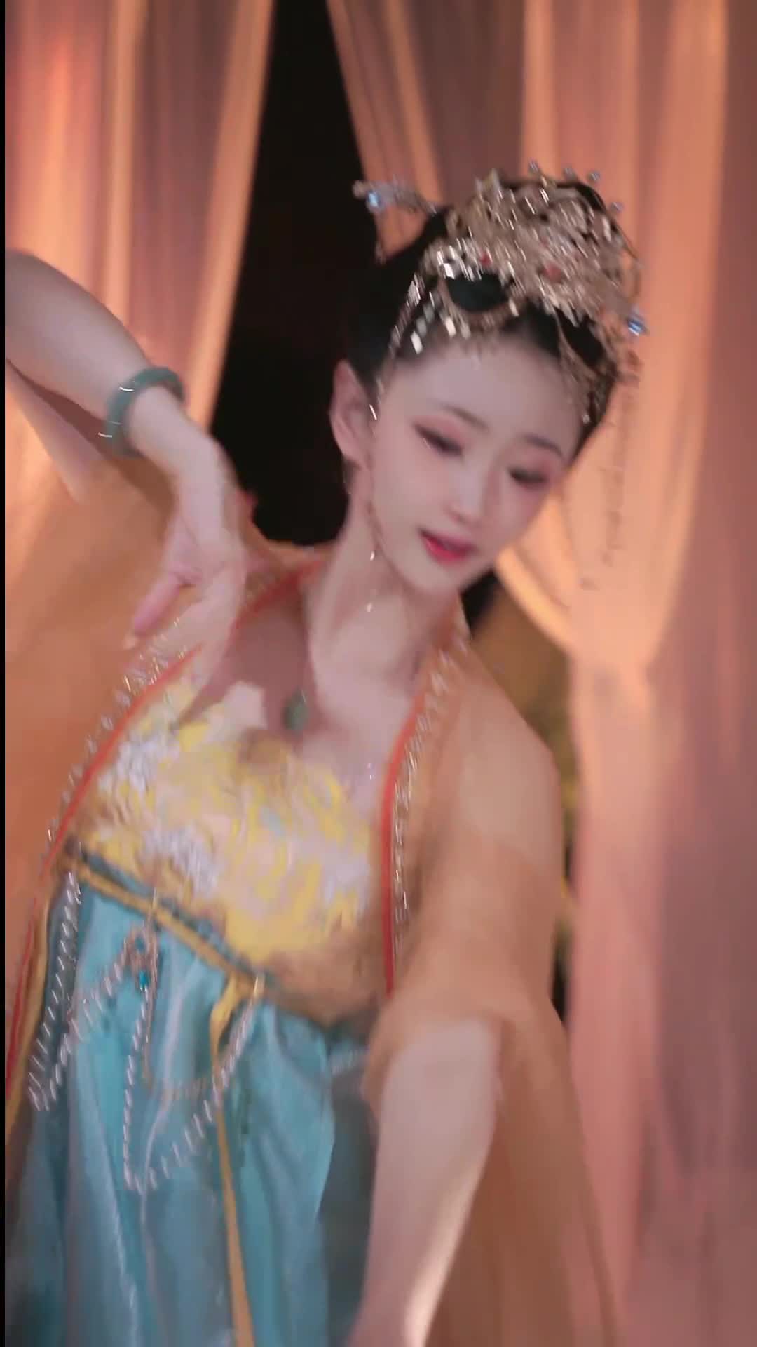 #汤圆 #抖音 #舞蹈 #中国舞 @ikan_live 2024-08-12