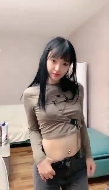 #巨乳骚货 #清纯 #校花 【巨乳骚货精选】超美清纯校花全裸露脸 完美身材各种放骚卖弄 看的我鸡儿邦邦硬