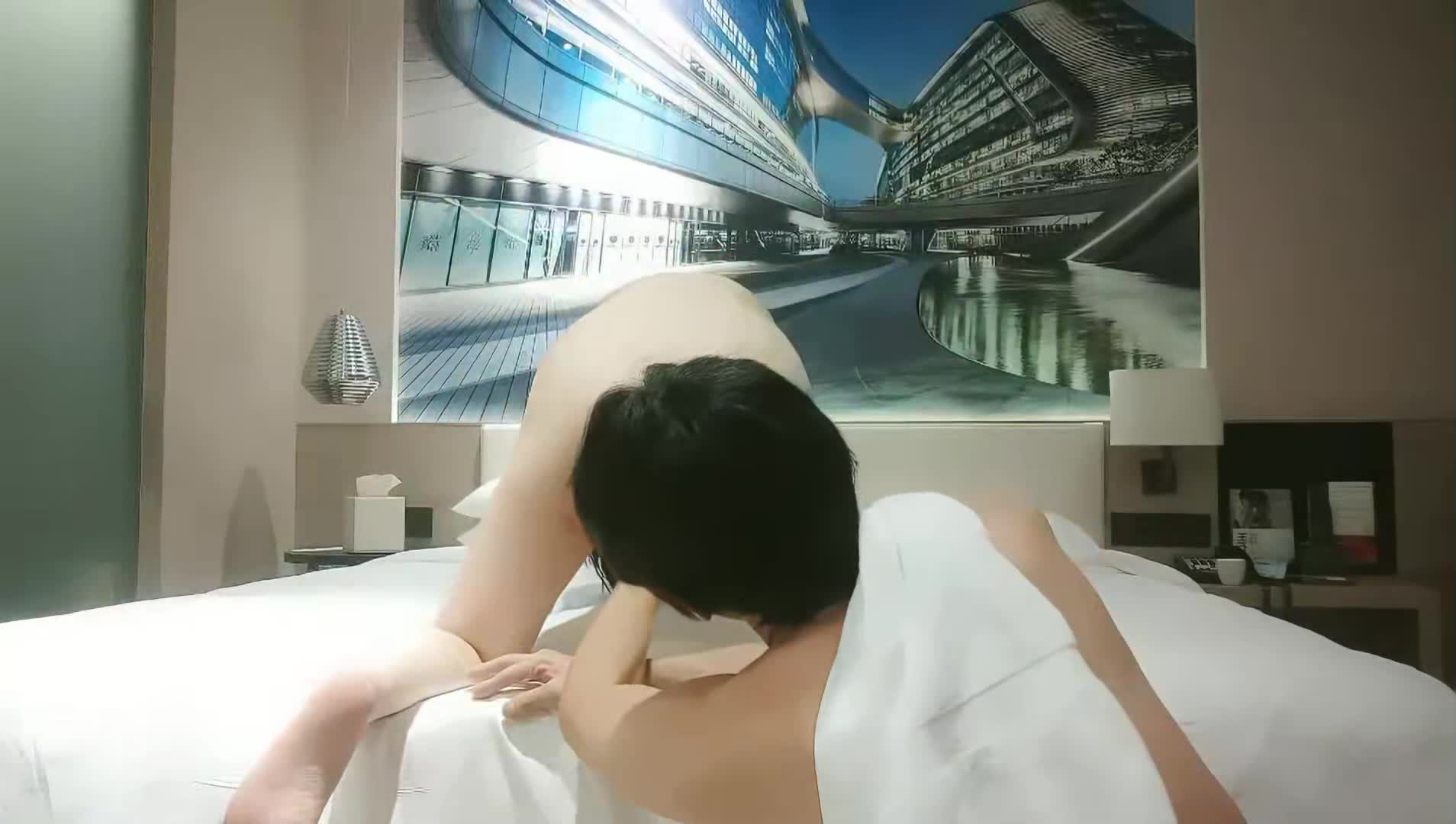 #巨乳骚货 #外围 #开档 【巨乳骚货精选】高品质外围美臀极骚御姐 开档丝袜扭动屁股想要被操 摸蛋深喉大屌特写插嘴 骑乘打桩啊啊叫