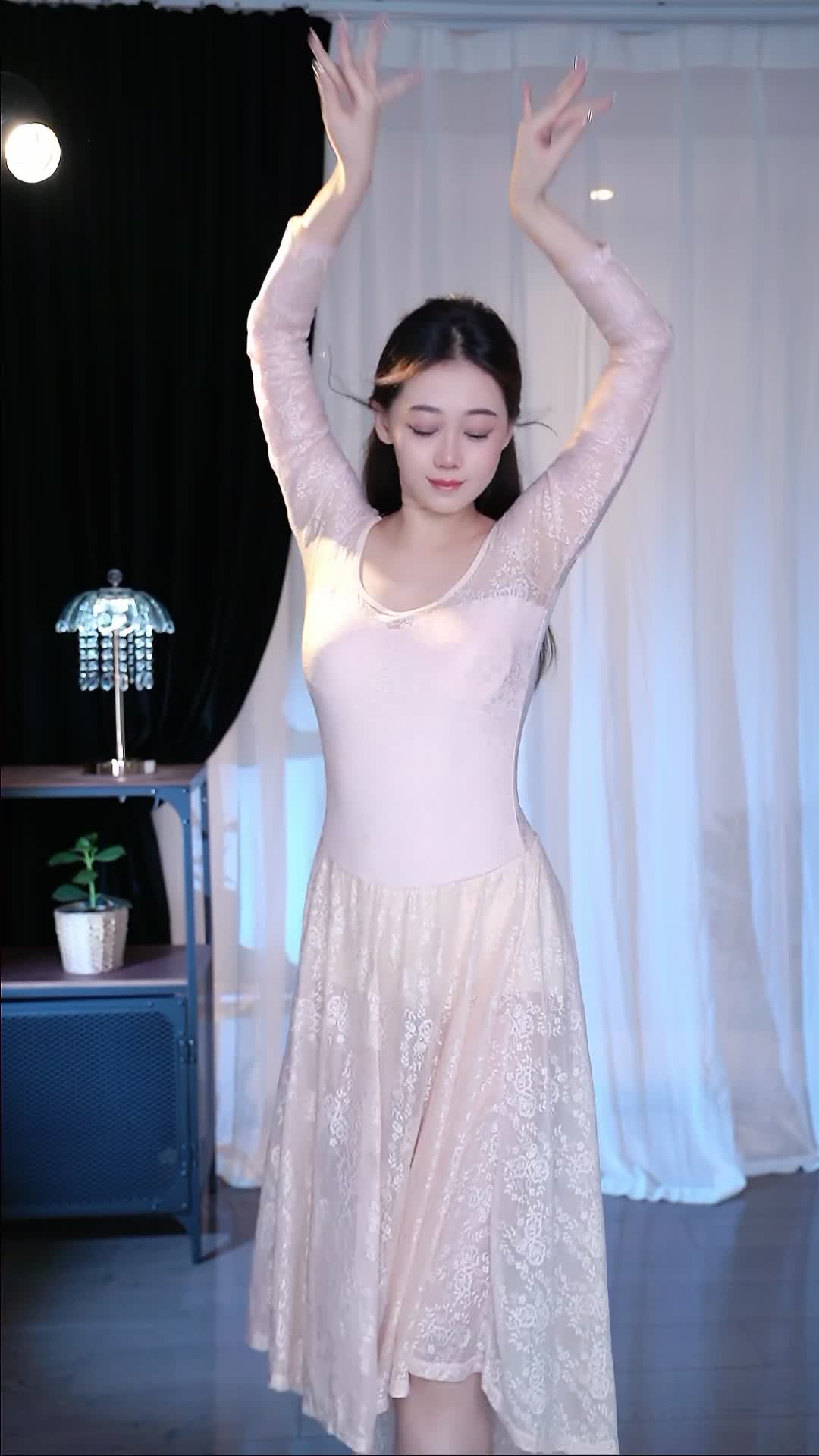 #向晚 #抖音 #舞蹈 #中国舞 @ikan_live 2024-08-10