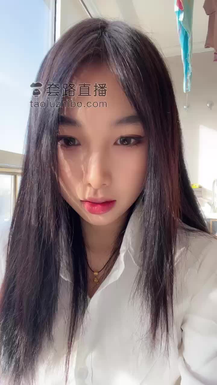 #小x大王 #套路直播 #单人黑丝 高跟 裸足 羞辱 玩黄瓜 弹幕聊天 盯射