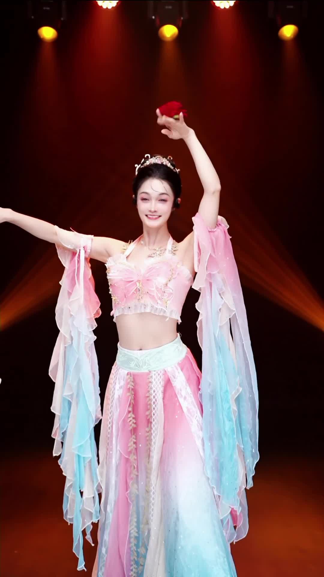 #舞蹈生诗诗 #抖音 #舞蹈 #中国舞 @ikan_live 2024-08-10