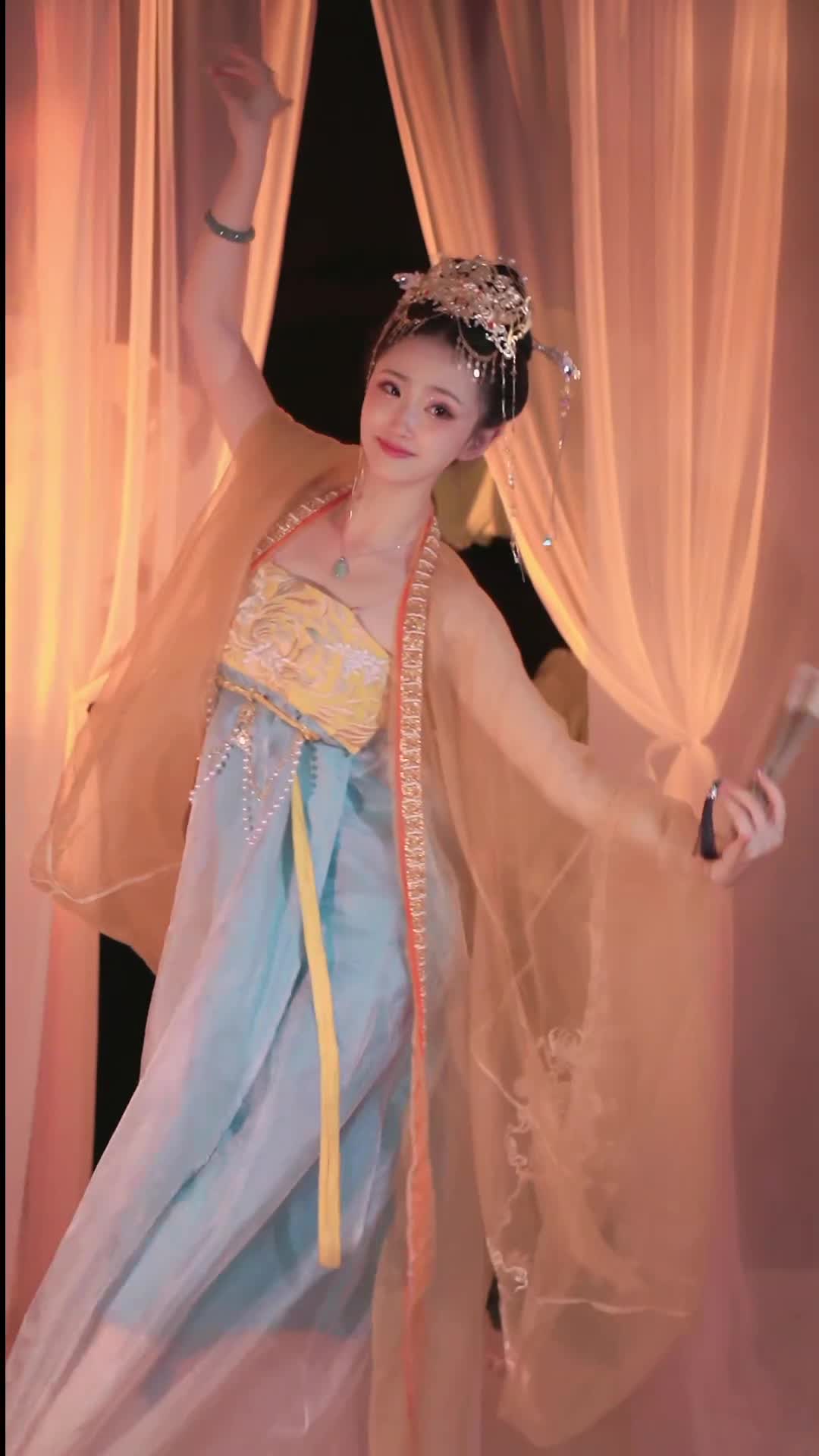 #汤圆 #抖音 #舞蹈 #中国舞 @ikan_live 2024-08-12