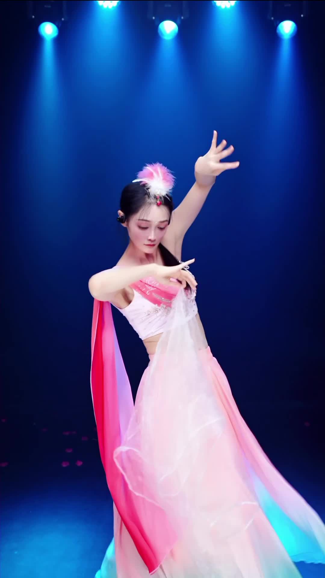 #舞蹈生诗诗 #抖音 #舞蹈 #中国舞 @ikan_live 2024-08-11