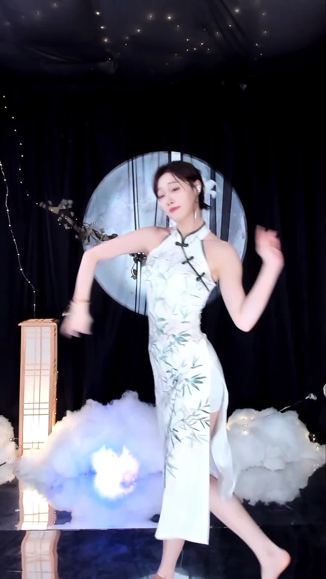#雪衣容 #抖音 #舞蹈 #中国舞 @ikan_live 2024-08-09