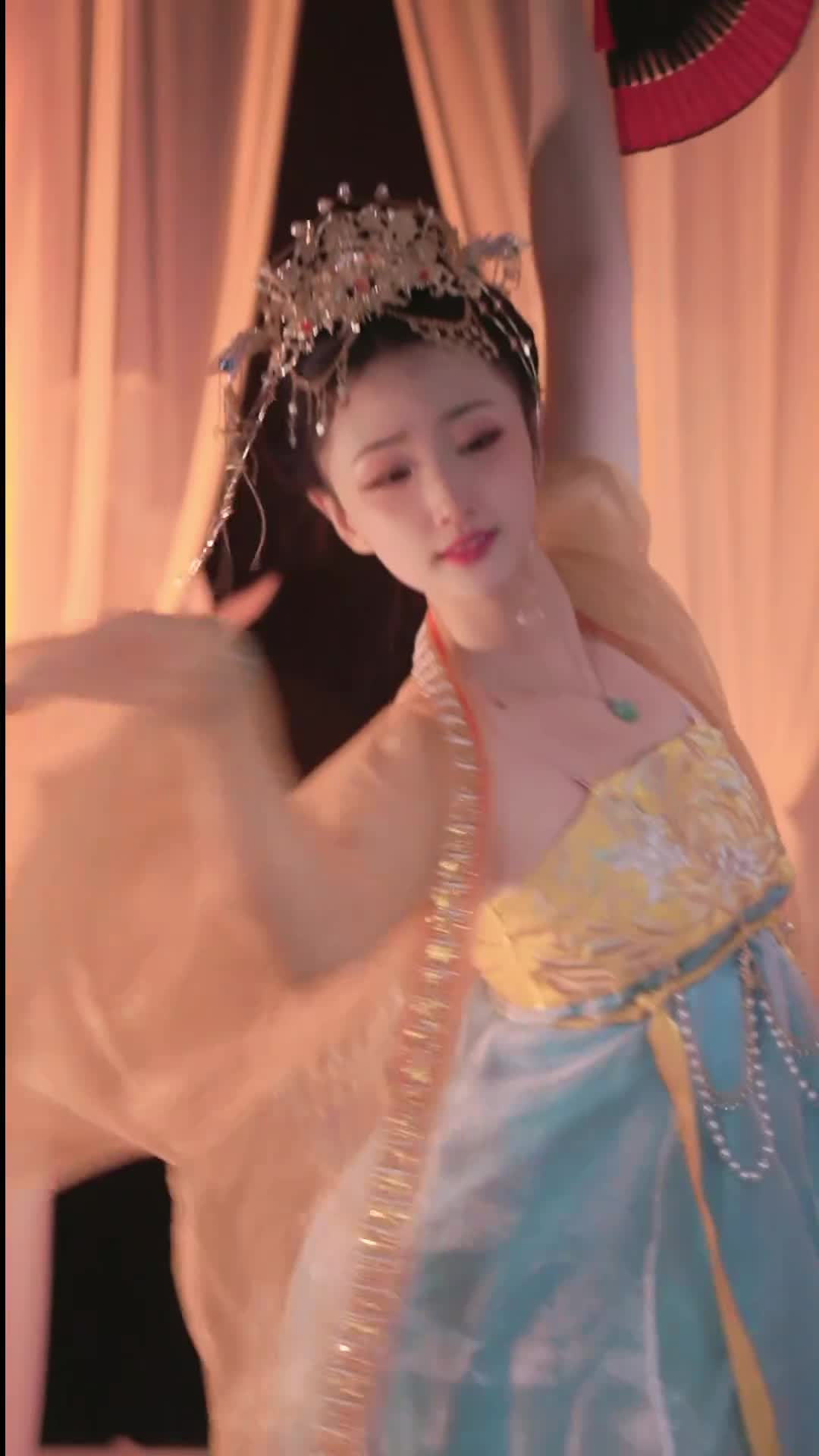 #汤圆 #抖音 #舞蹈 #中国舞 @ikan_live 2024-08-12