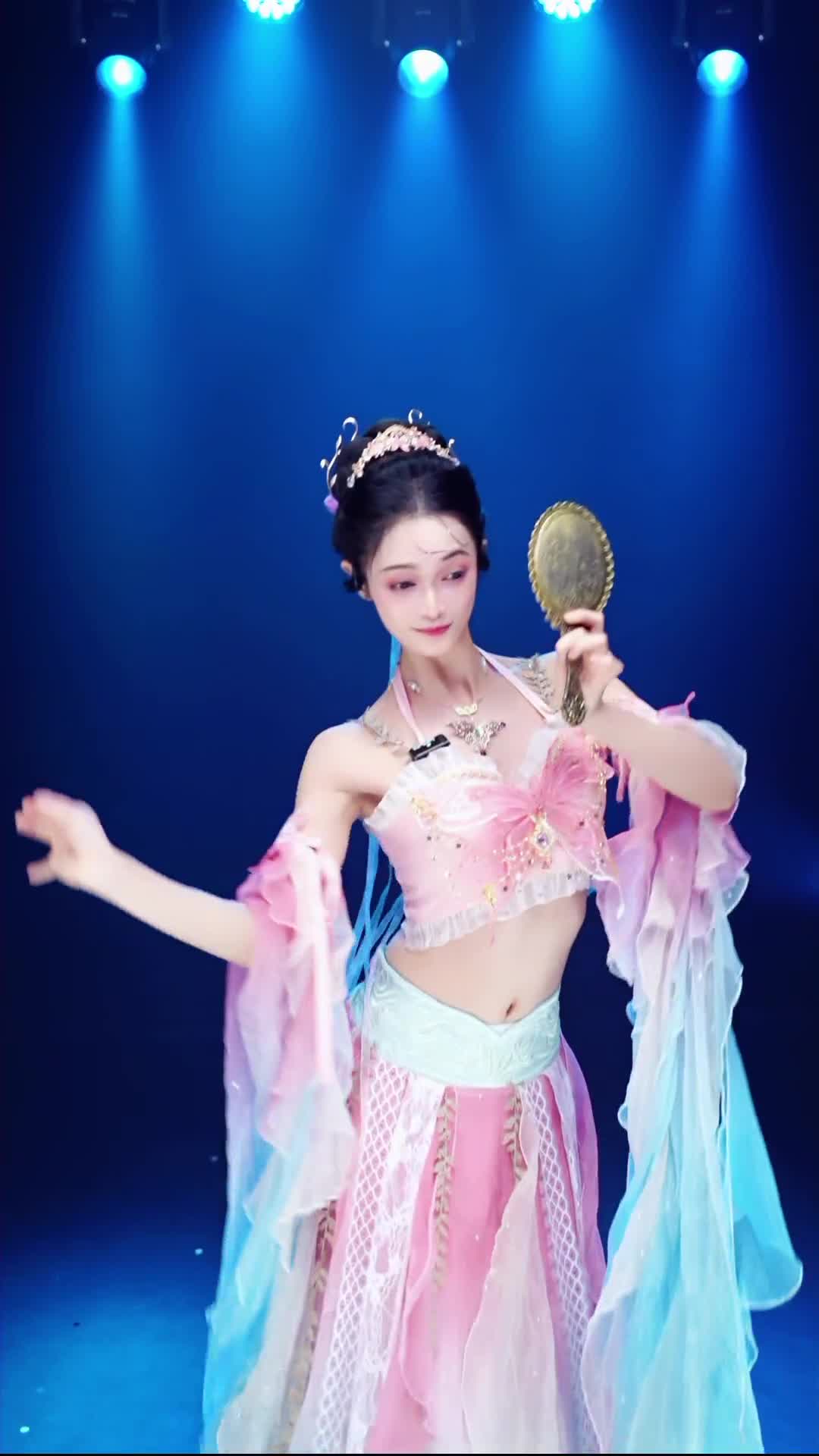#舞蹈生诗诗 #抖音 #舞蹈 #中国舞 @ikan_live 2024-08-10