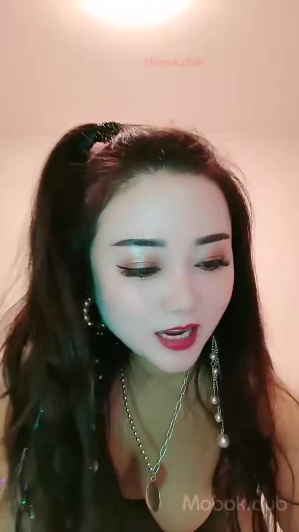 #巨乳骚货 #熟女 #坦克 【巨乳骚货精选】濃妝艷抹大奶黑絲熟女,豐滿肥熟坦克女,奶大腰肥屁股大,黝黑蝴蝶茓看起來就敗火
