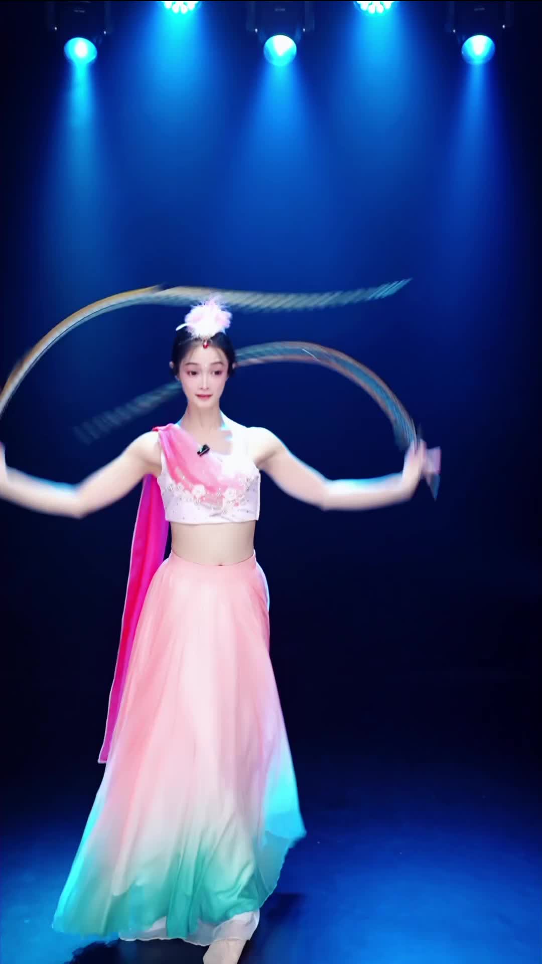 #舞蹈生诗诗 #抖音 #舞蹈 #中国舞 @ikan_live 2024-08-11