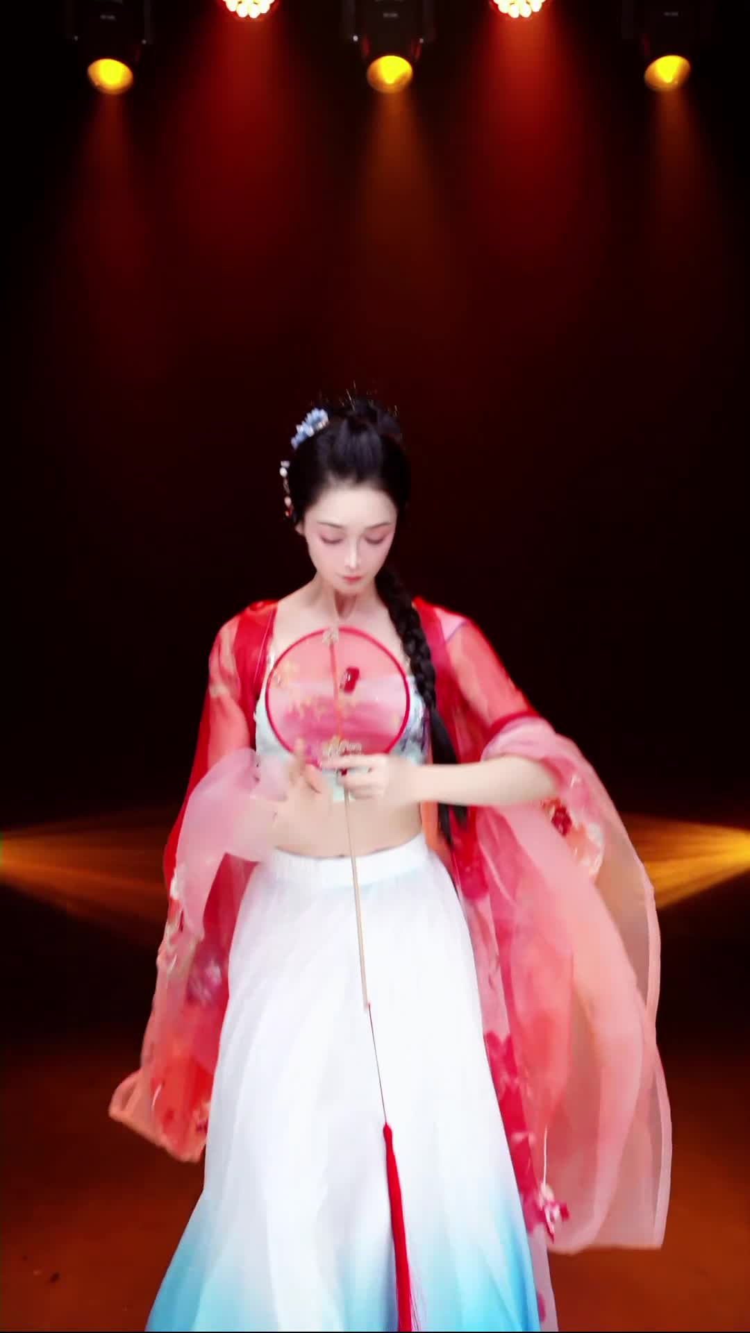 #舞蹈生诗诗 #抖音 #舞蹈 #中国舞 @ikan_live 2024-08-12