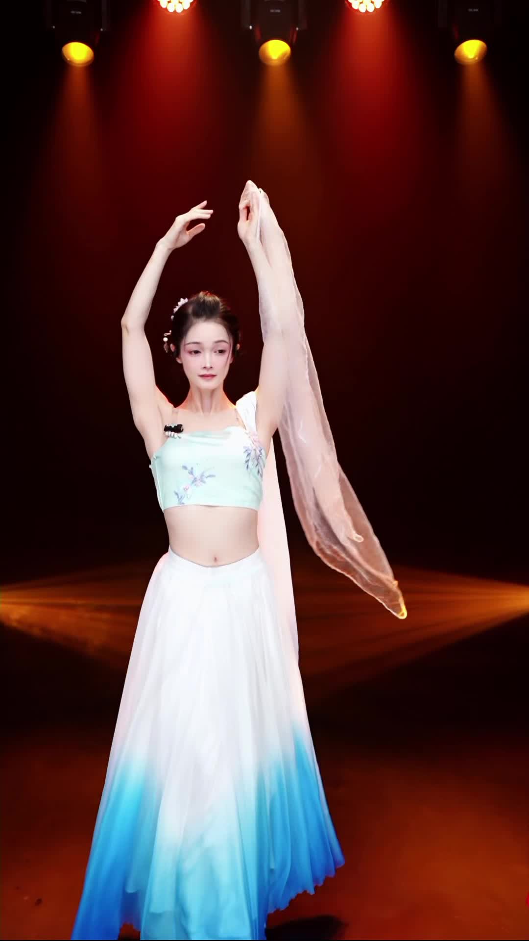 #舞蹈生诗诗 #抖音 #舞蹈 #中国舞 @ikan_live 2024-08-12