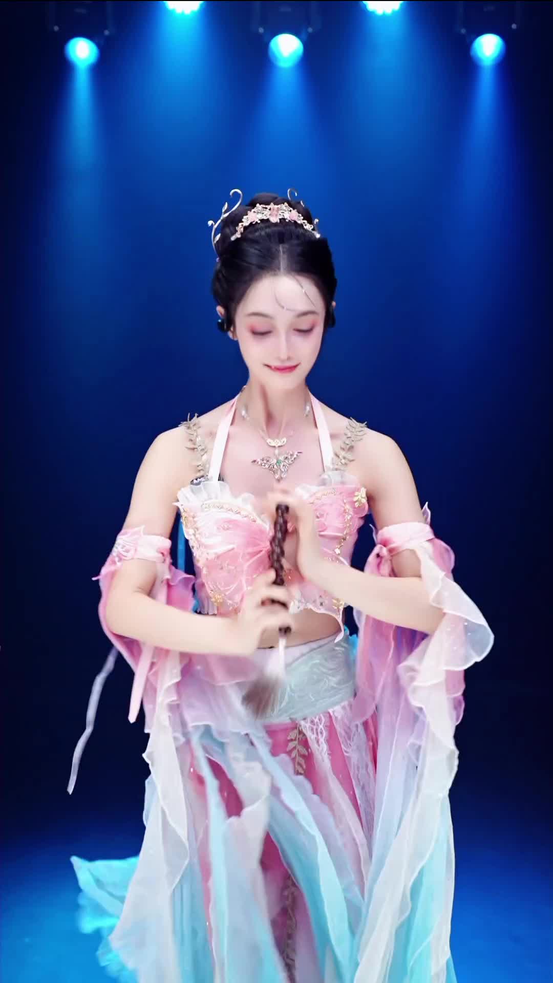 #舞蹈生诗诗 #抖音 #舞蹈 #中国舞 @ikan_live 2024-08-10