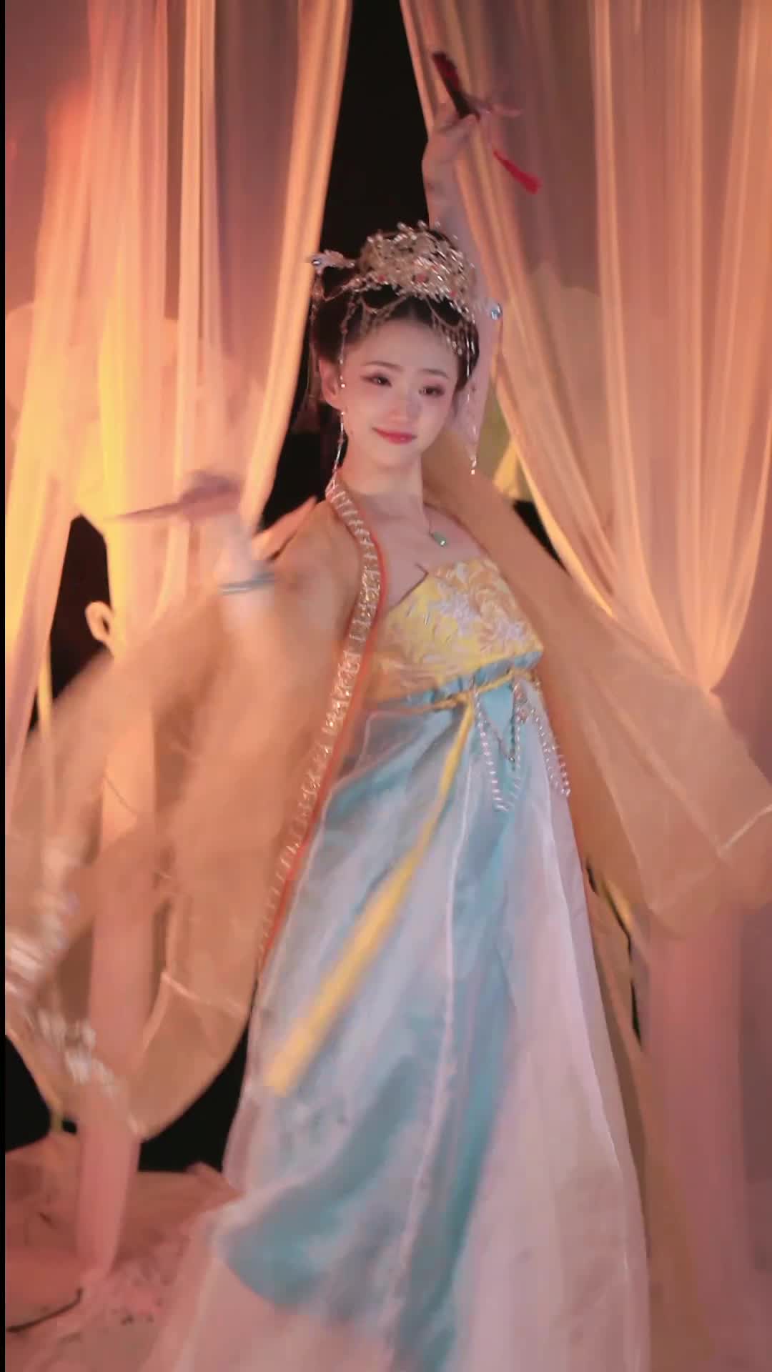 #汤圆 #抖音 #舞蹈 #中国舞 @ikan_live 2024-08-12