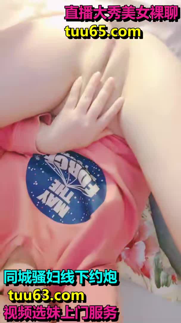 #巨乳骚货 #一线天#超嫩 【巨乳骚货精选】难得一见一线天馒头穴18小萝莉宿舍自慰，肉肉大白屁股，道具还挺多，跳蛋振动棒轮番上，肥穴超嫩真想插一下