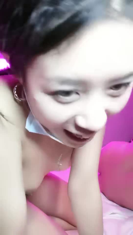 #巨乳骚货 #风骚 #情趣房【巨乳骚货精选】 风骚大耳环小姐姐情趣房3P激情 先一对一来一炮 灌肠后双通还是操菊花爽 上位骑乘一起操 操的我想拉屎