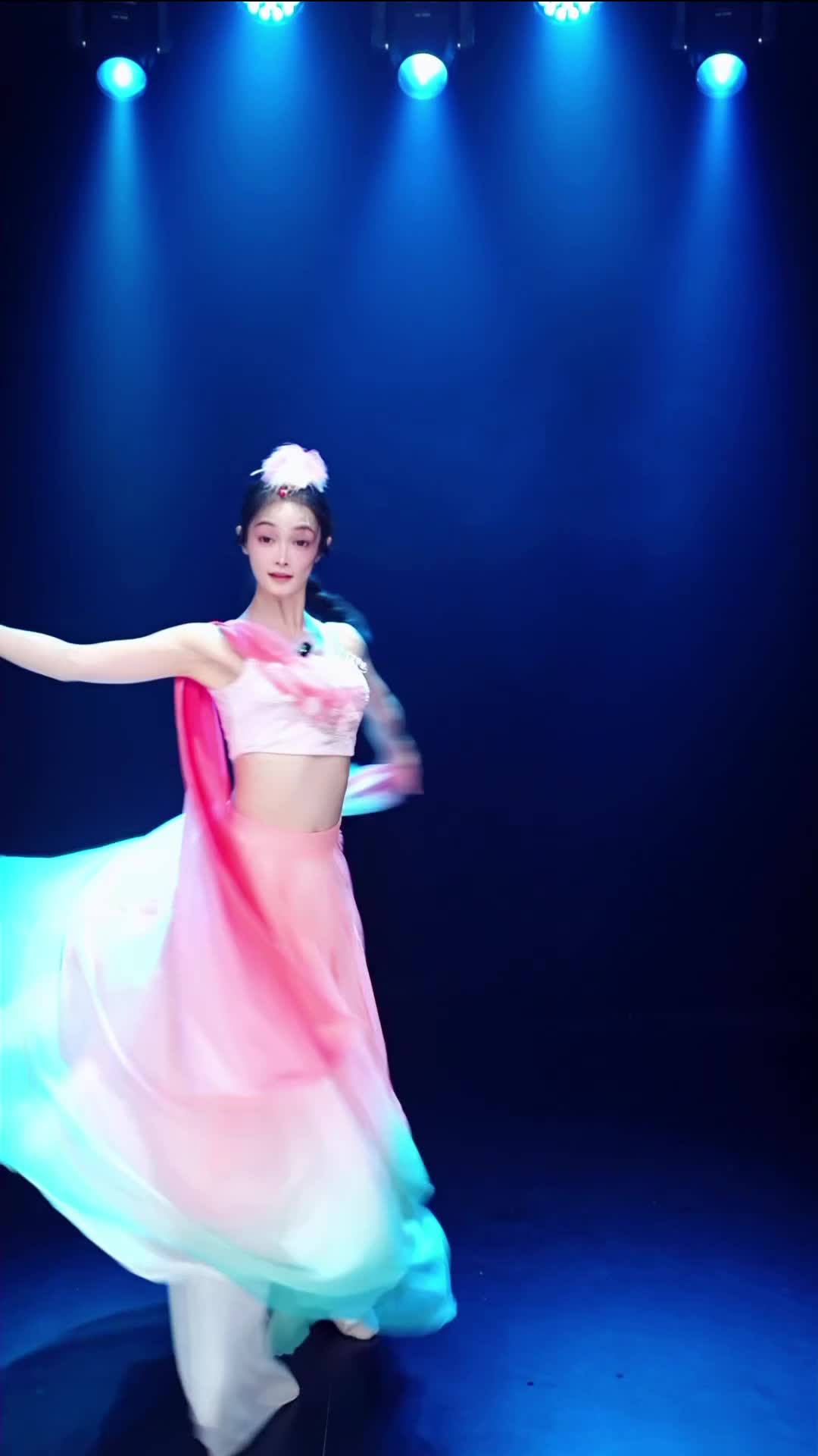 #舞蹈生诗诗 #抖音 #舞蹈 #中国舞 @ikan_live 2024-08-11