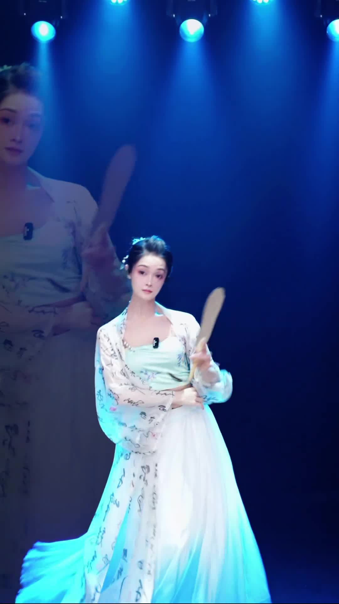 #舞蹈生诗诗 #抖音 #舞蹈 #中国舞 @ikan_live 2024-08-12