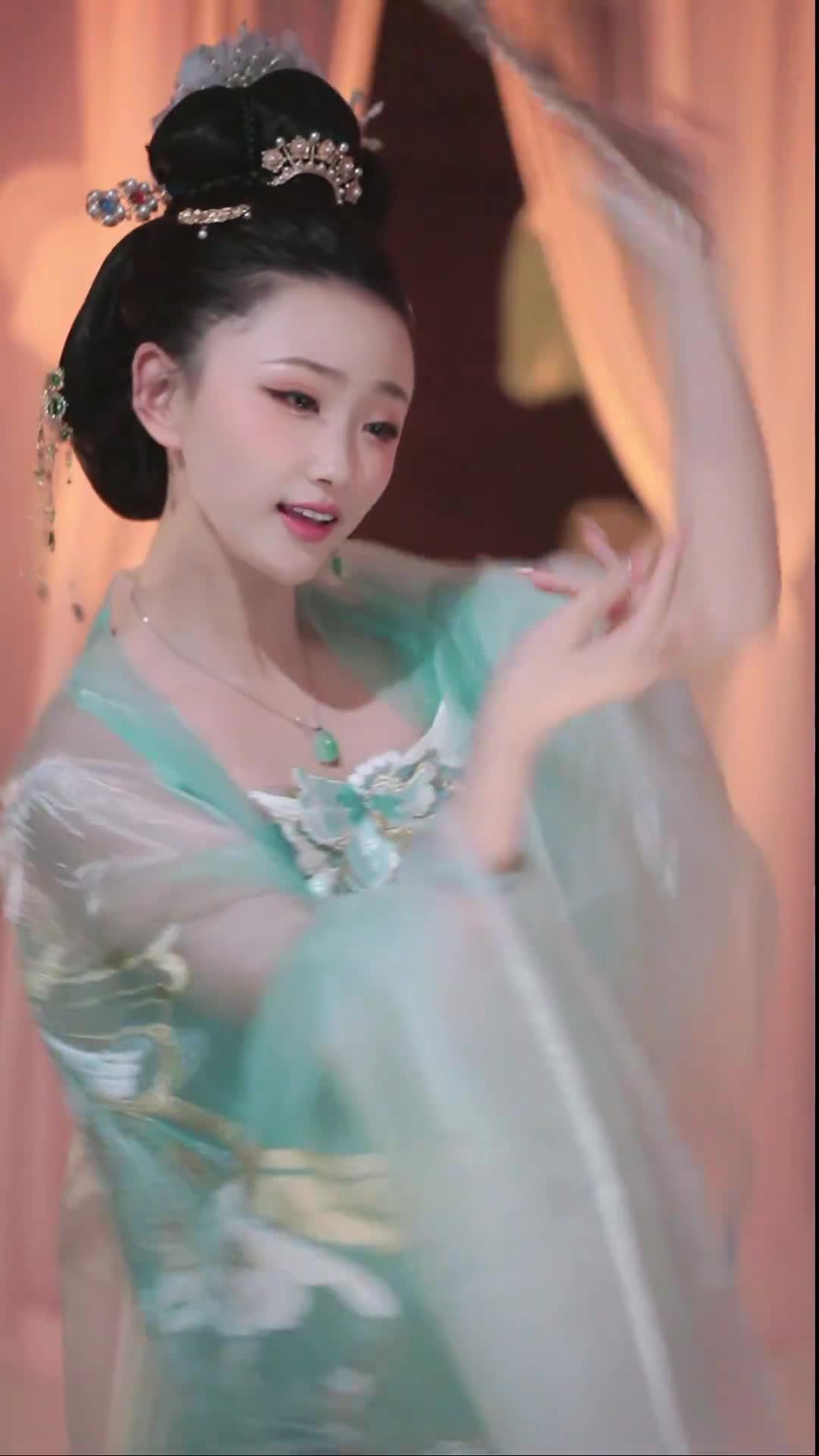 #汤圆 #抖音 #舞蹈 #中国舞 @ikan_live 2024-08-08