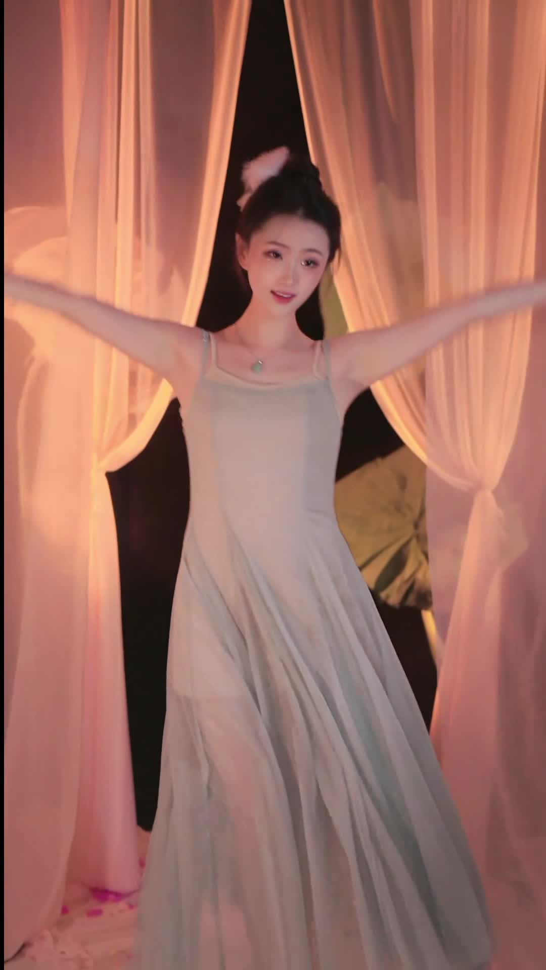 #汤圆 #抖音 #舞蹈 #中国舞 @ikan_live 2024-08-18