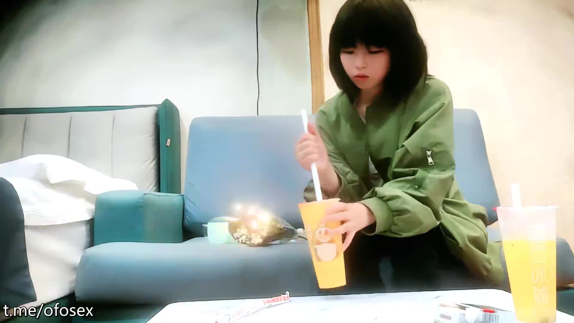 #学生妹 #援交 #害羞  #美乳  #极品19岁学生妹，刚开始援交，被操时候害羞的捂脸，极品美乳，超赞