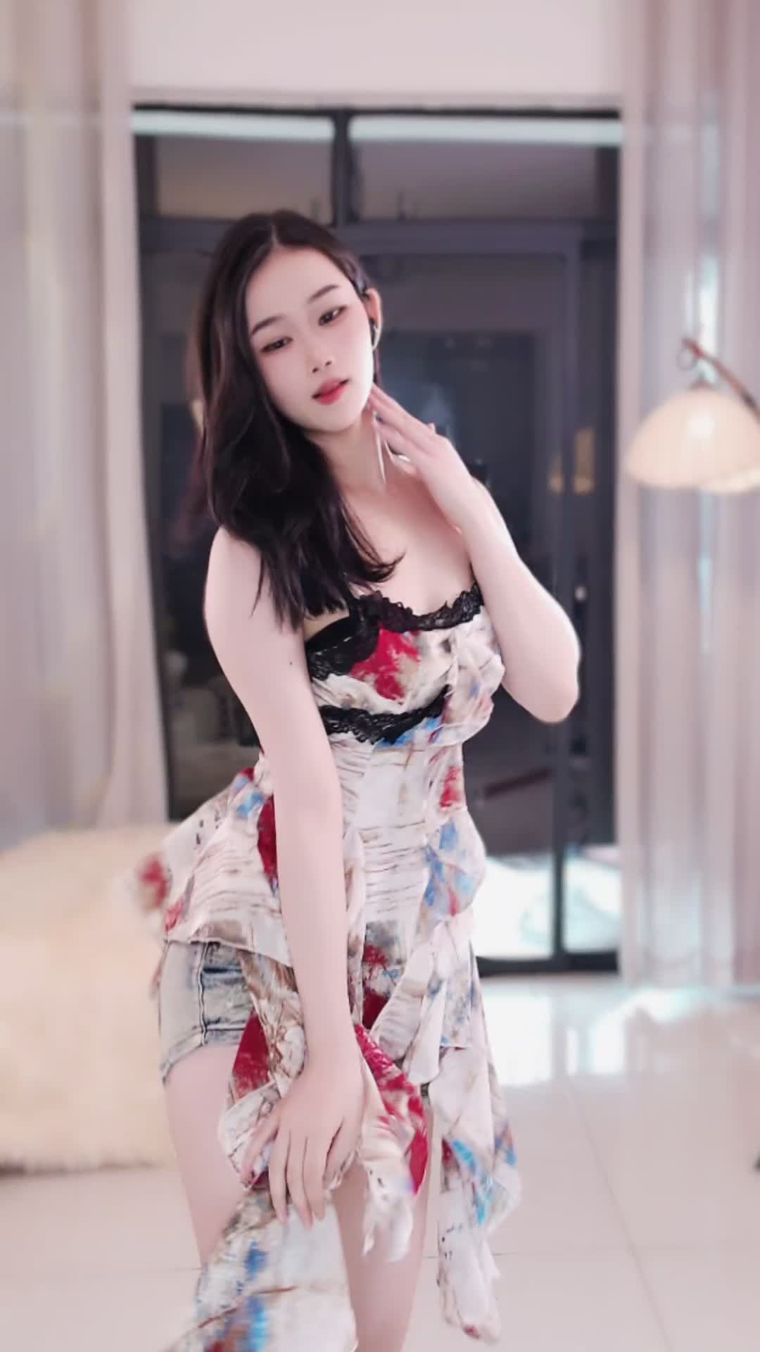 #卷卷 #抖音 #舞蹈 @ikan_live 2024-08-18
