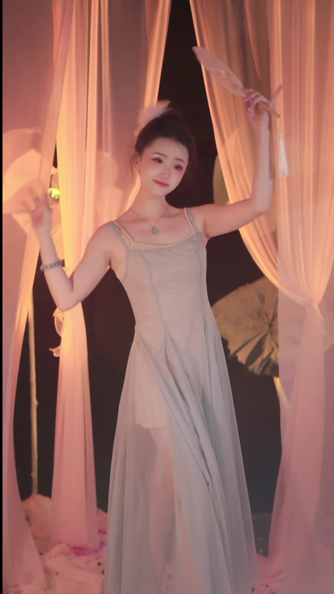 #汤圆 #抖音 #舞蹈 #中国舞 @ikan_live 2024-08-18