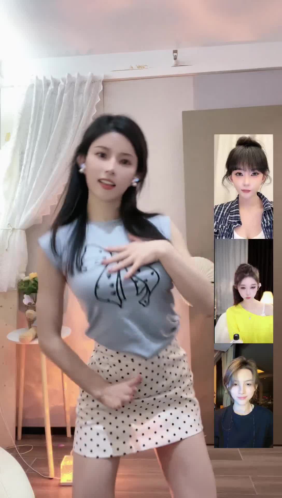 #英语老师小龙女 #抖音 #舞蹈 @ikan_live 2024-08-23