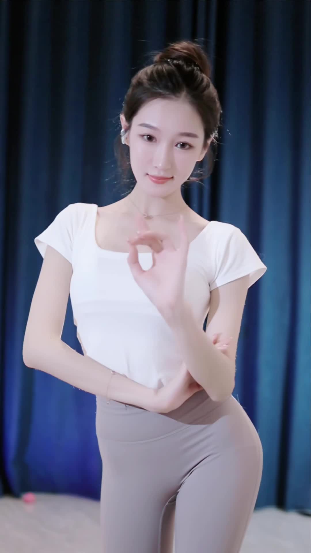 #晓晓 #抖音 #舞蹈 @ikan_live 2024-08-17
