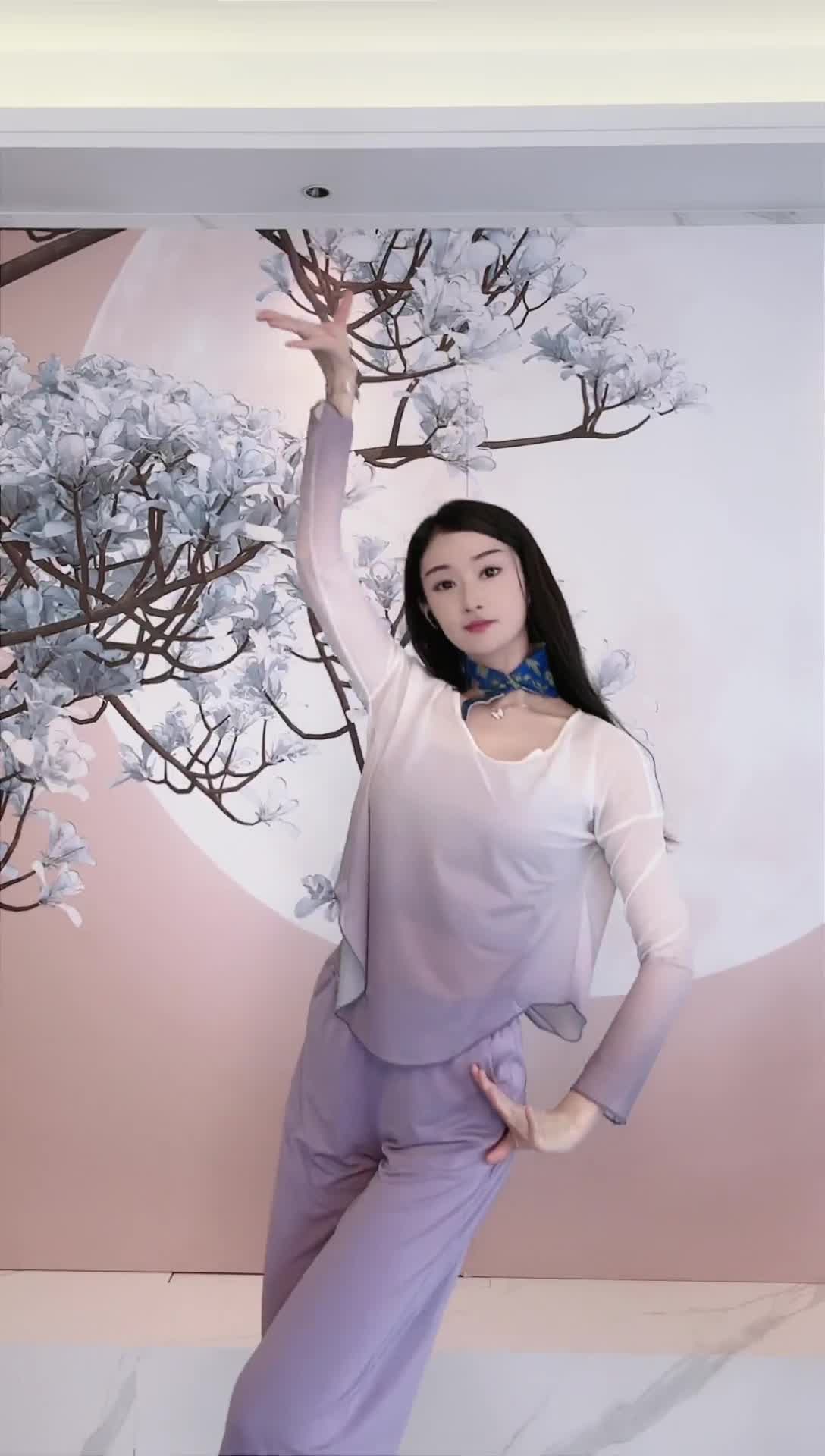 #中国舞_莹莹 #抖音 #舞蹈 #中国舞 @ikan_live 2024-08-25