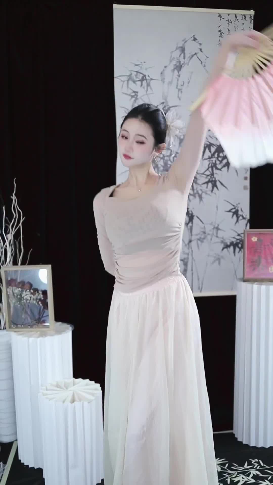 #笨蛋美女小森森 #抖音 #舞蹈 @ikan_live 2024-08-16