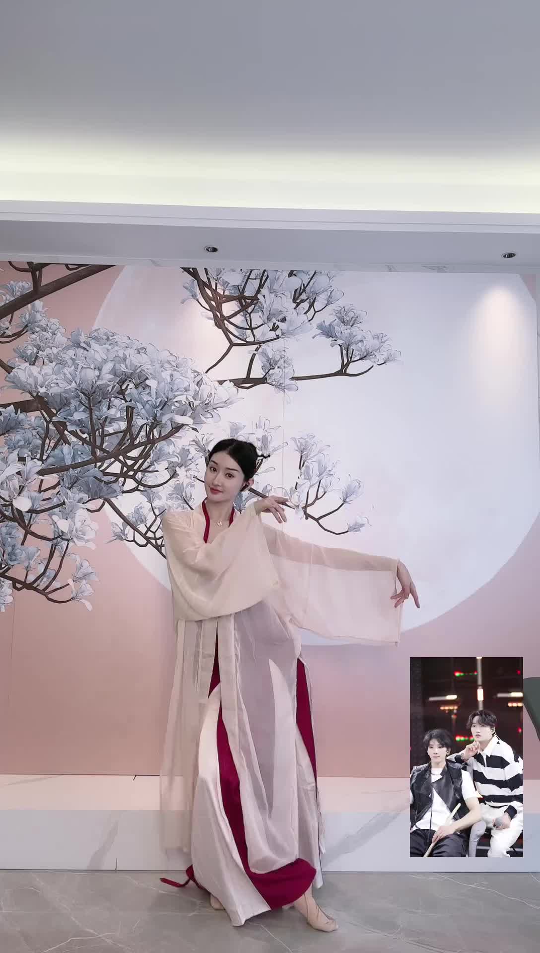 #中国舞_莹莹 #抖音 #舞蹈 #中国舞 @ikan_live 2024-08-26