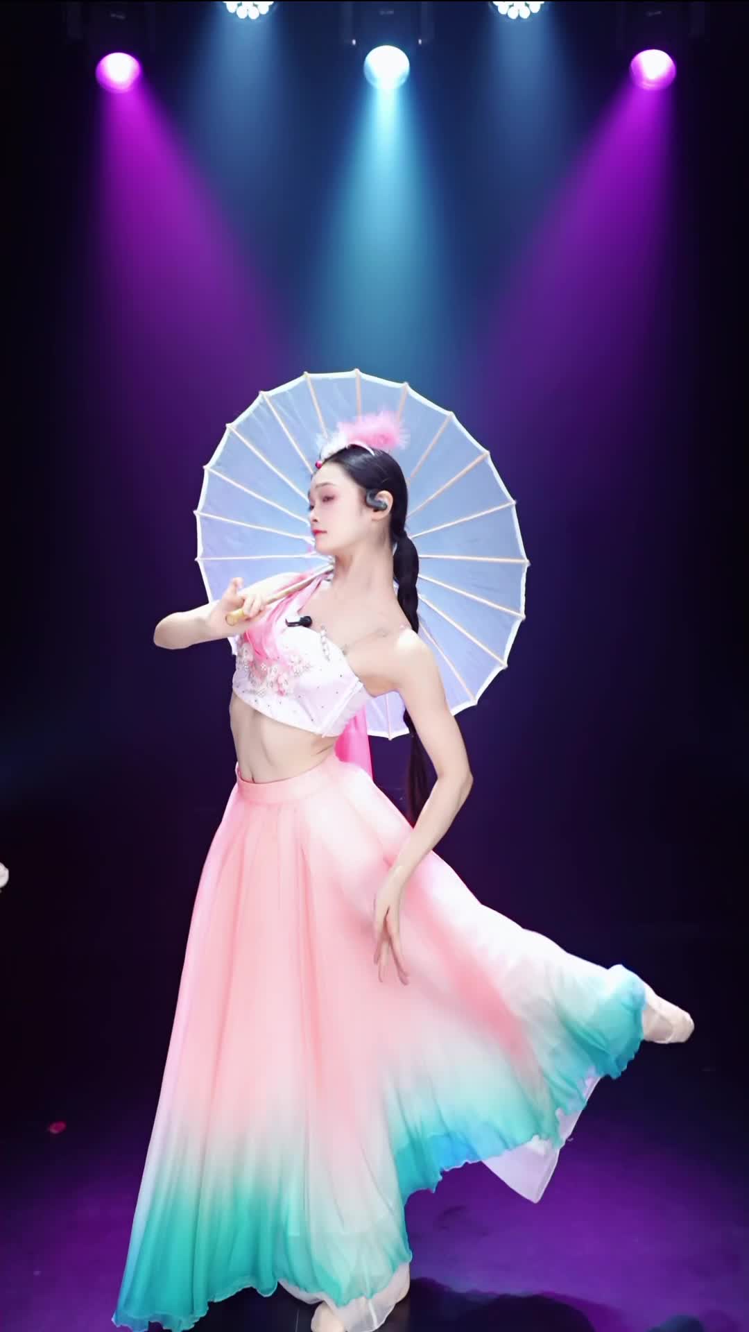 #舞蹈生诗诗 #抖音 #舞蹈 #中国舞 @ikan_live 2024-08-15