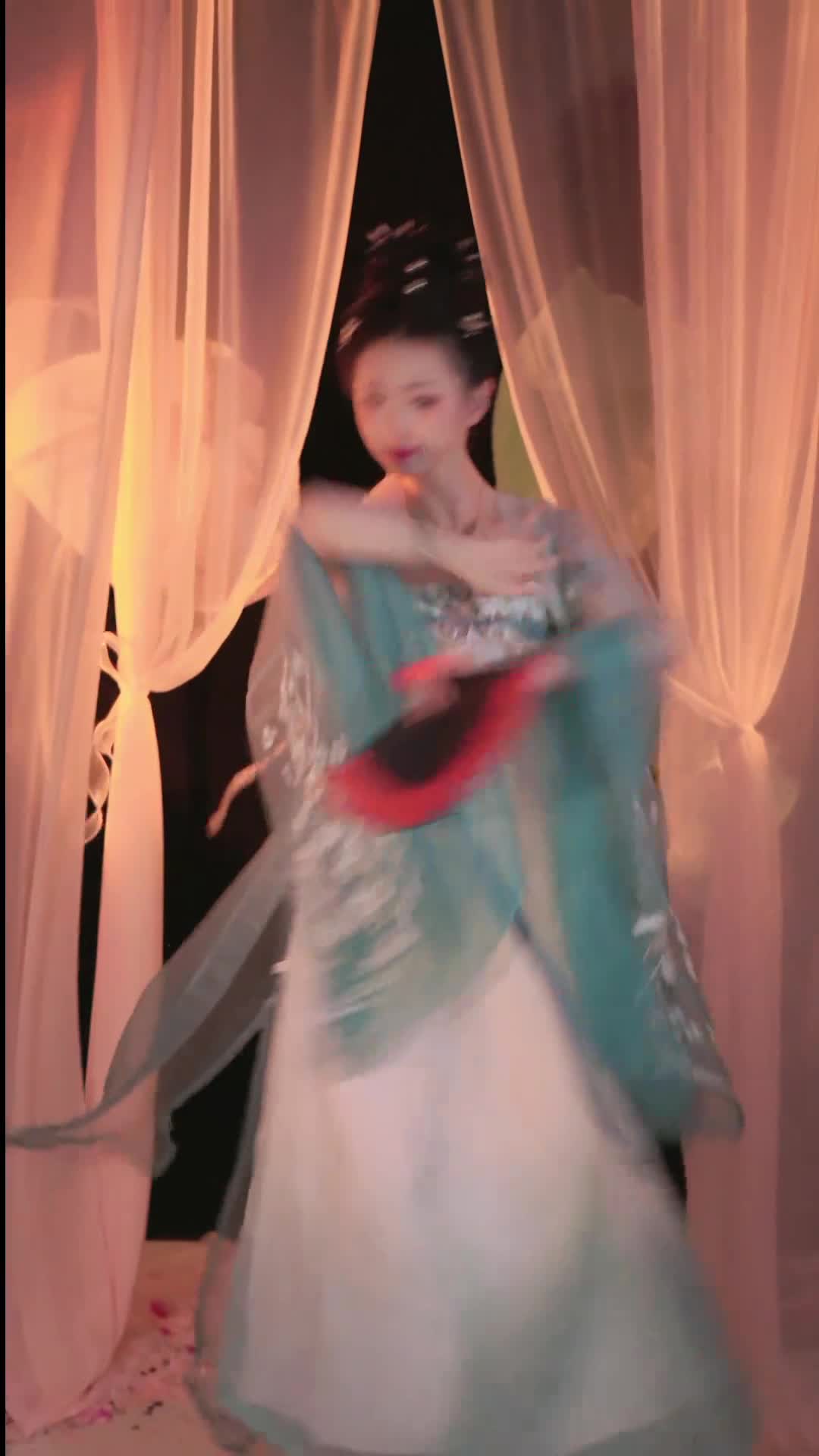 #汤圆 #抖音 #舞蹈 #中国舞 @ikan_live 2024-08-15