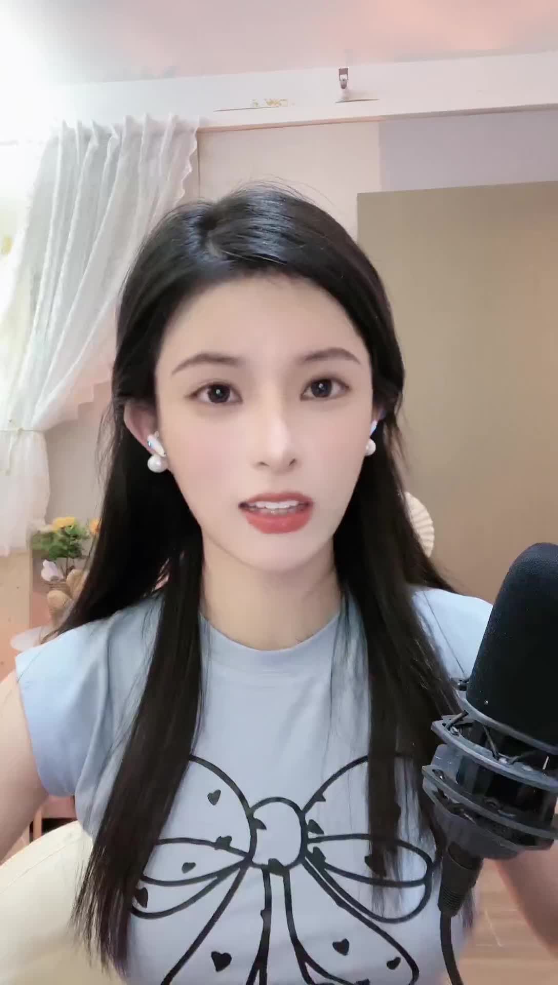 #英语老师小龙女 #抖音 #舞蹈 @ikan_live 2024-08-23