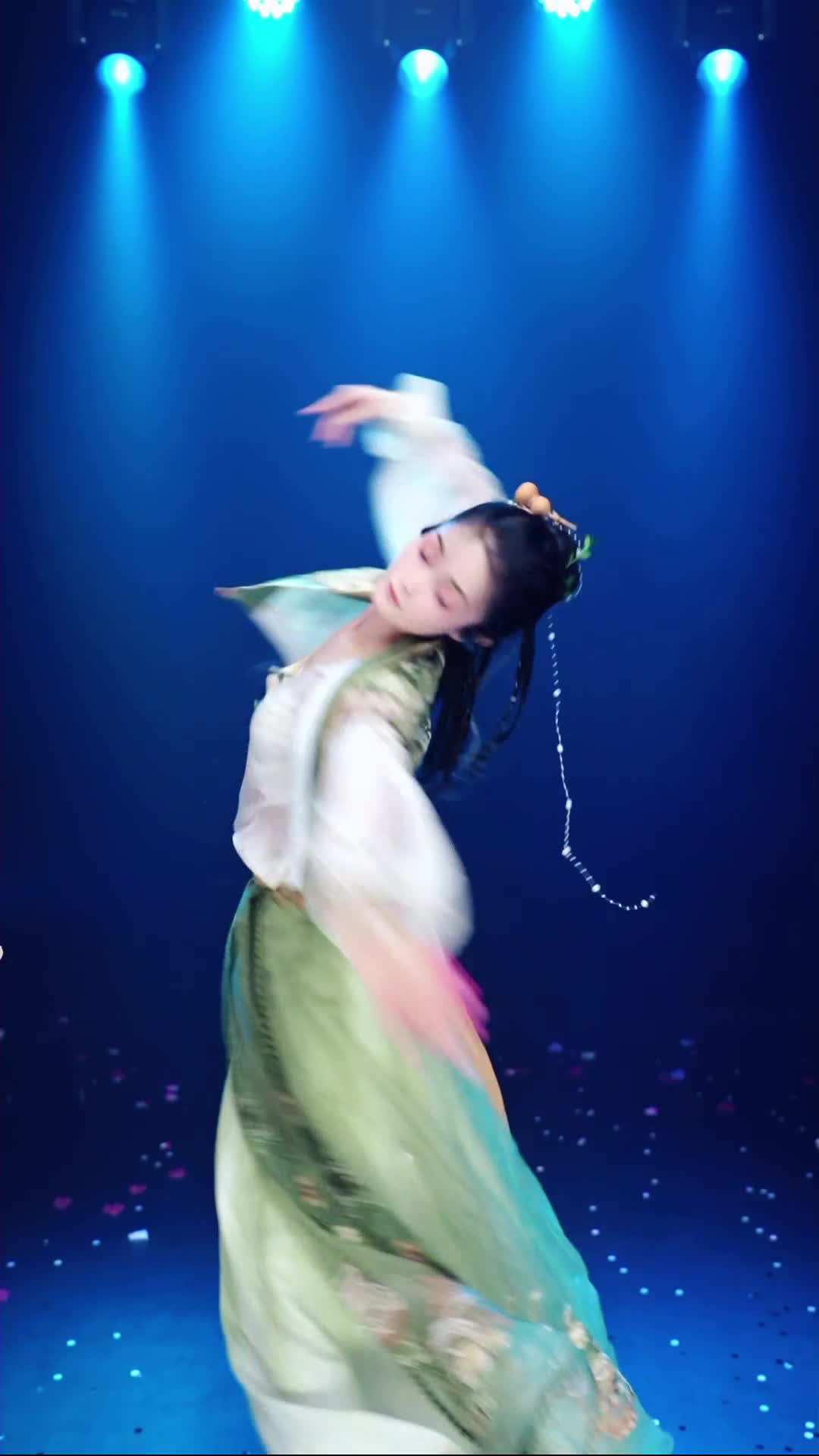 #舞蹈生诗诗 #抖音 #舞蹈 #中国舞 @ikan_live 2024-08-17
