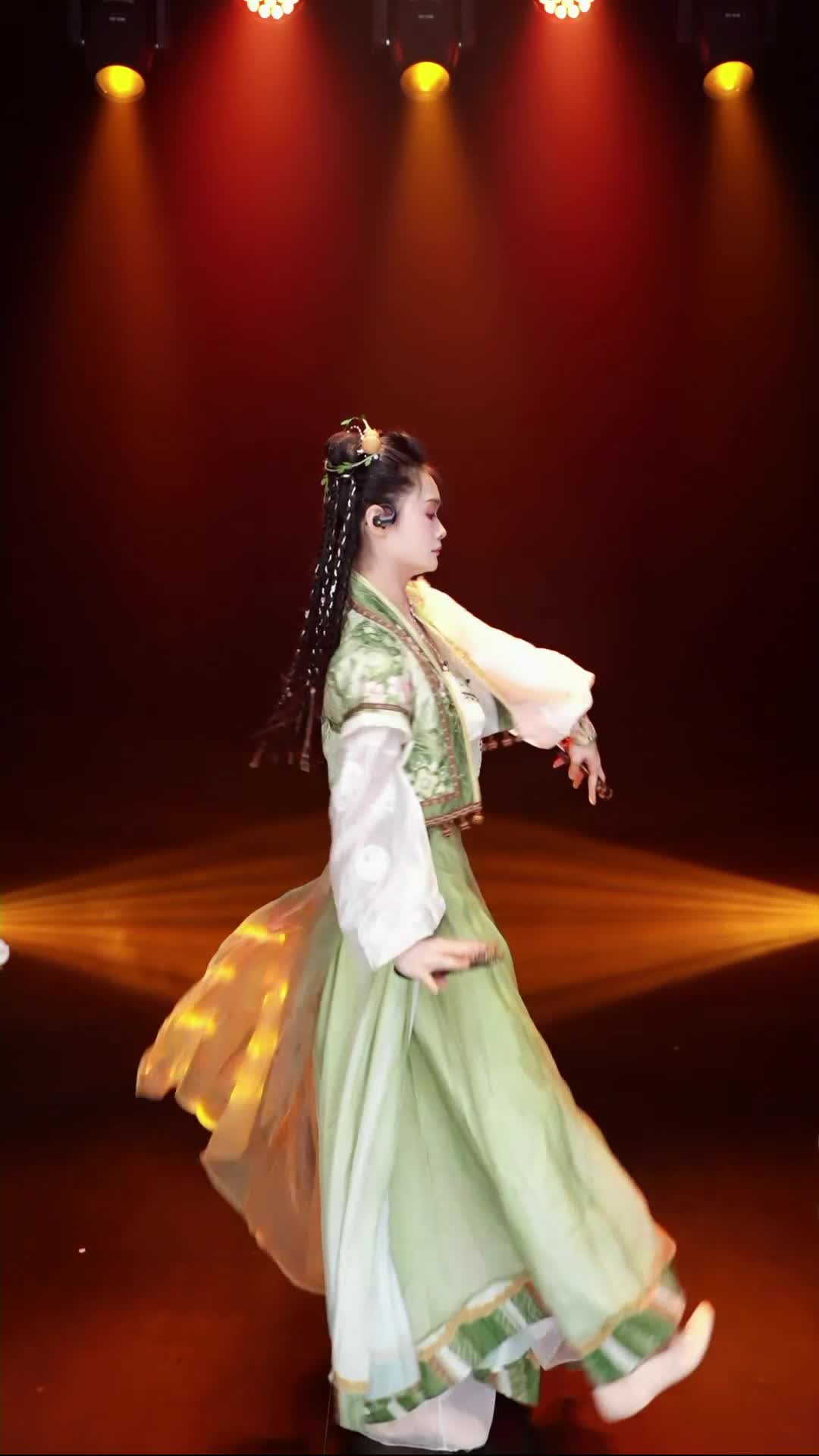 #舞蹈生诗诗 #抖音 #舞蹈 #中国舞 @ikan_live 2024-08-17