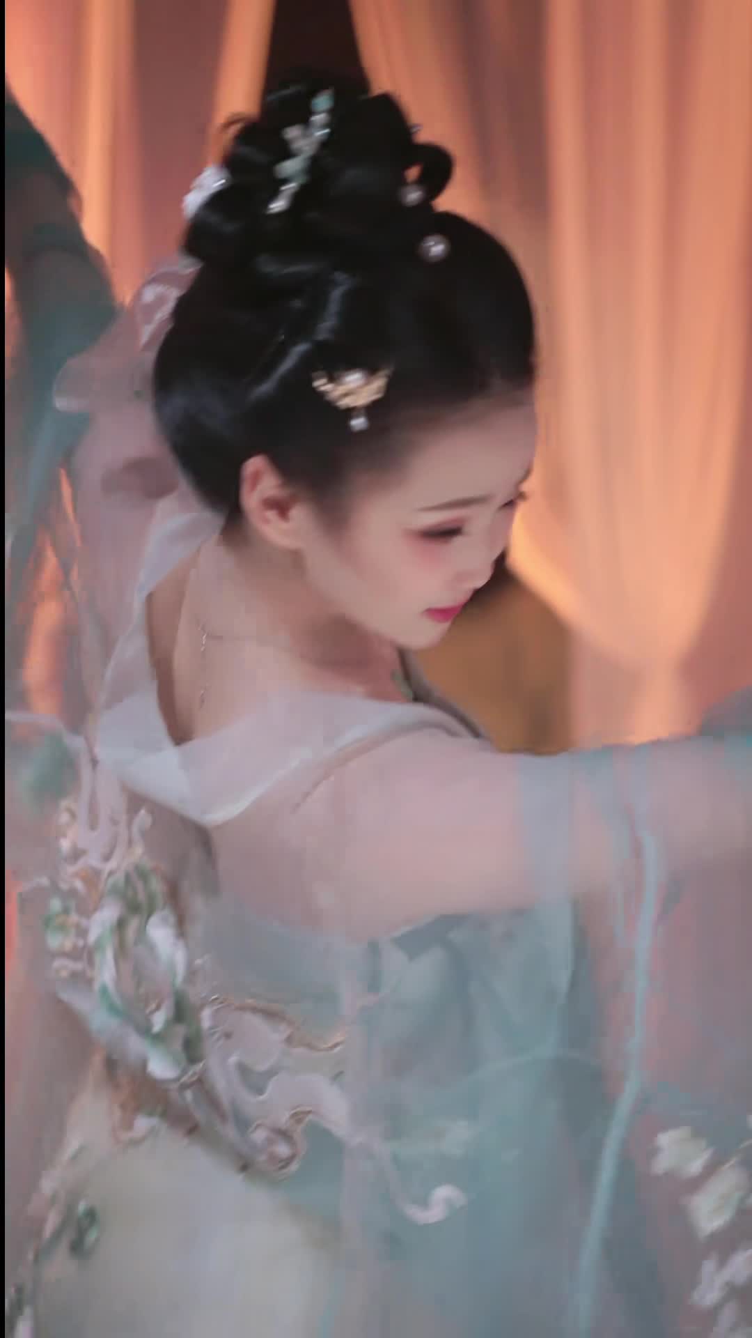 #汤圆 #抖音 #舞蹈 #中国舞 @ikan_live 2024-08-15