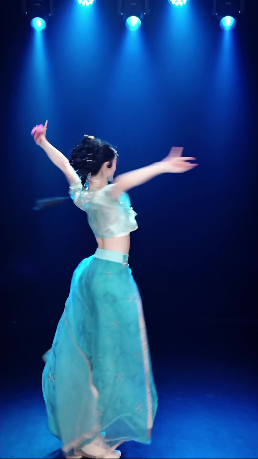#舞蹈生诗诗 #抖音 #舞蹈 #中国舞 @ikan_live 2024-08-22