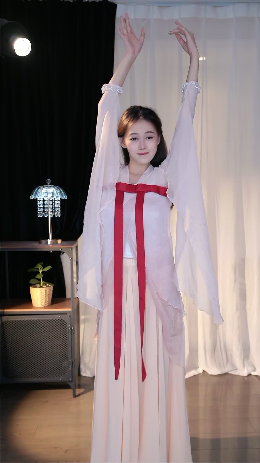 #向晚 #抖音 #舞蹈 #中国舞 @ikan_live 2024-08-14