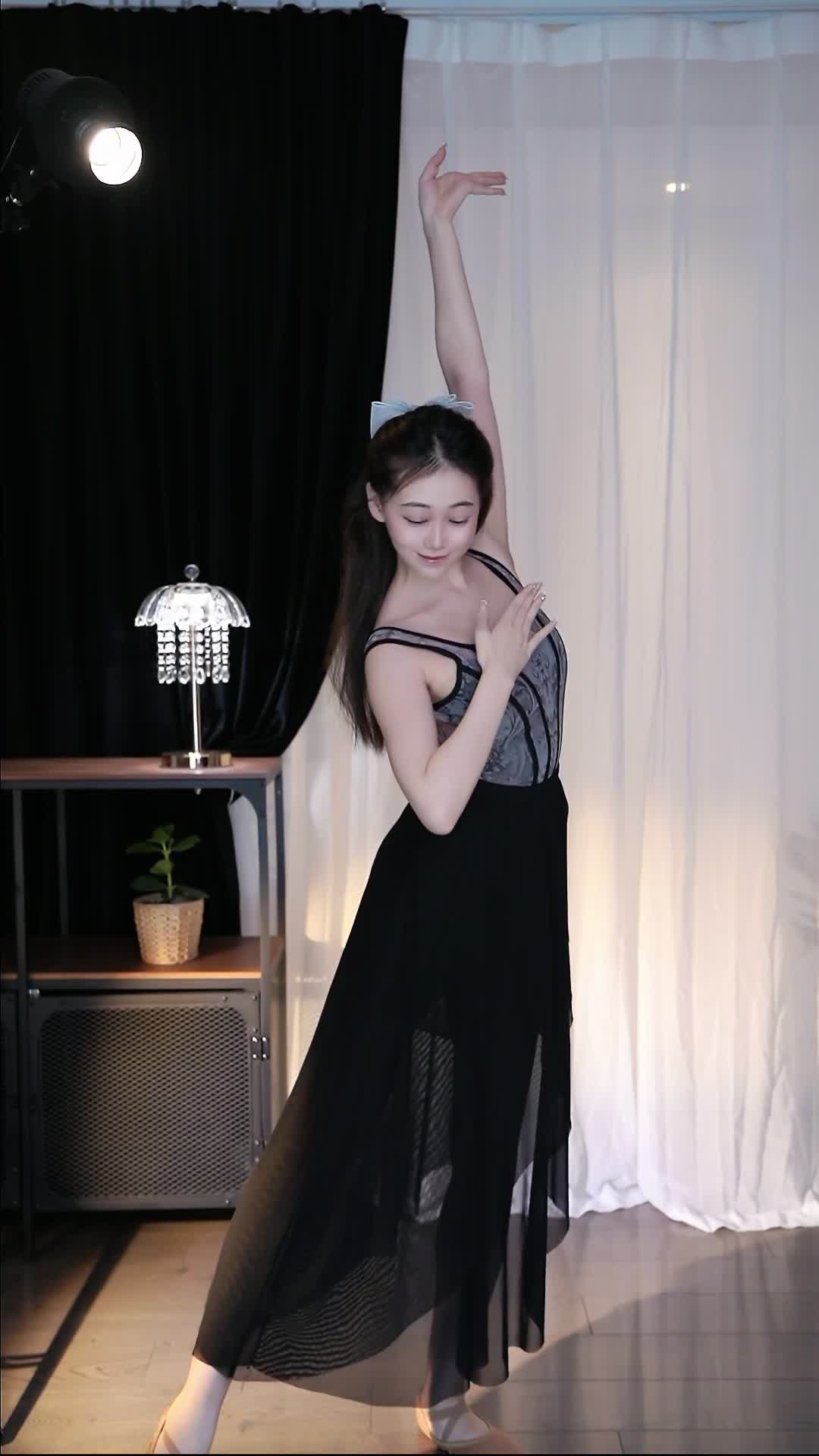 #向晚 #抖音 #舞蹈 #中国舞 @ikan_live 2024-08-14