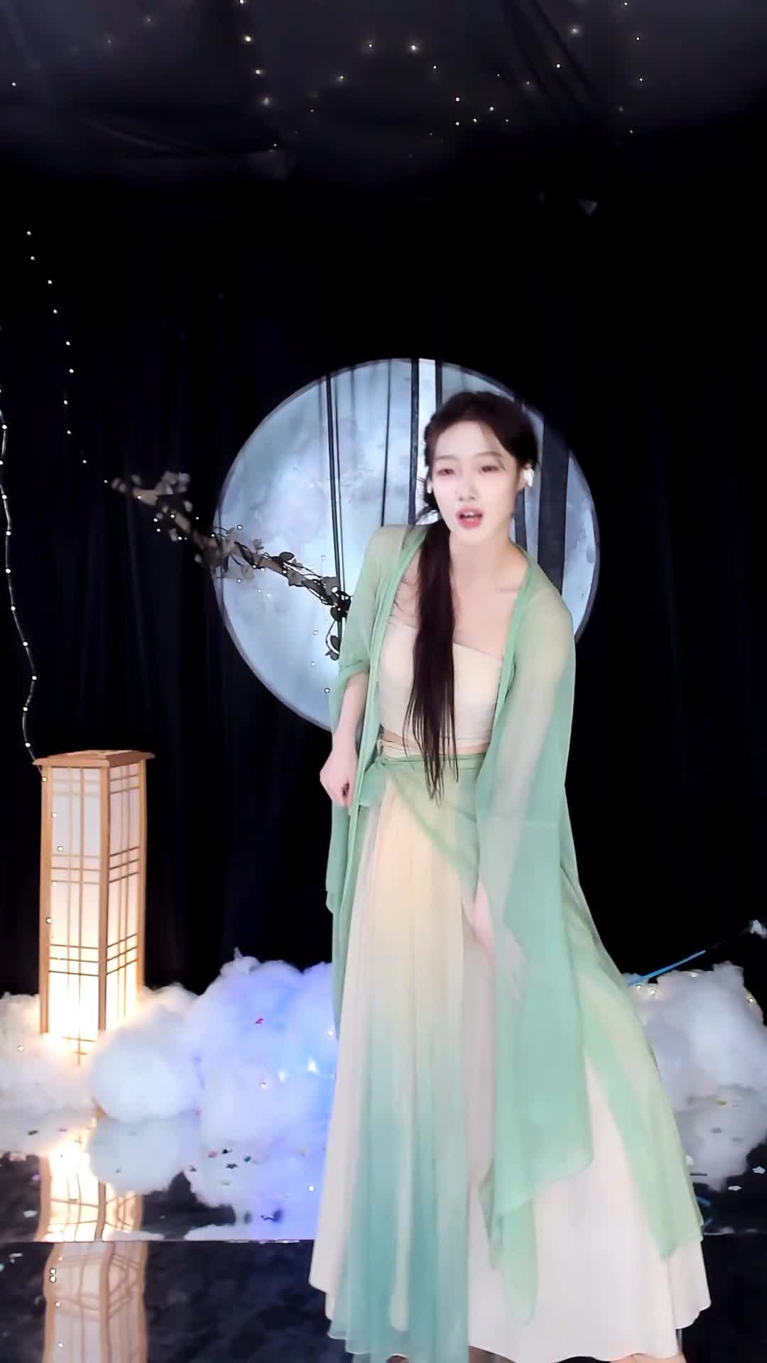 #雪衣容 #抖音 #舞蹈 #中国舞 @ikan_live 2024-08-25