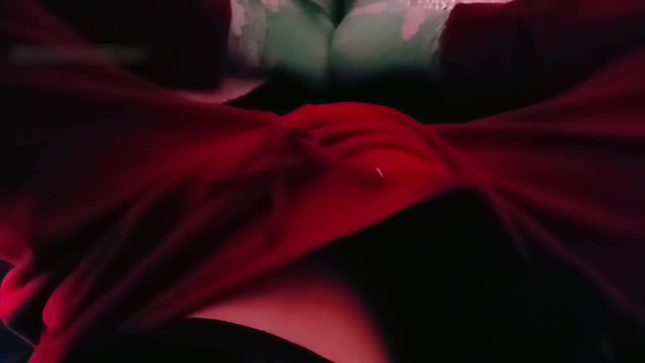 清纯可爱白虎无毛妹妹手机里的偷偷自慰自拍被我发现 。