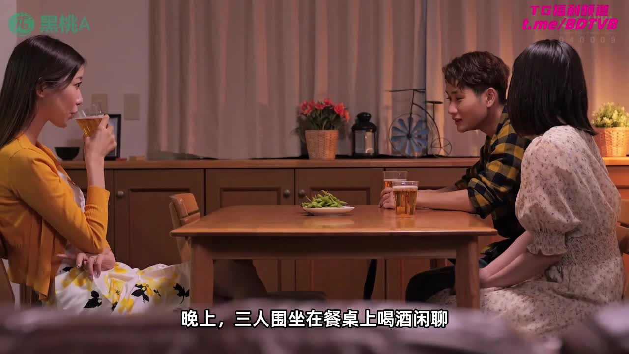 250401B 【无码破解】女婿被丈母娘勾引，瞒着女友与丈母娘做爱!番号：HZGD-297女优：#黑川堇标签：#丈母娘 #人妻 #后入 #黑丝
