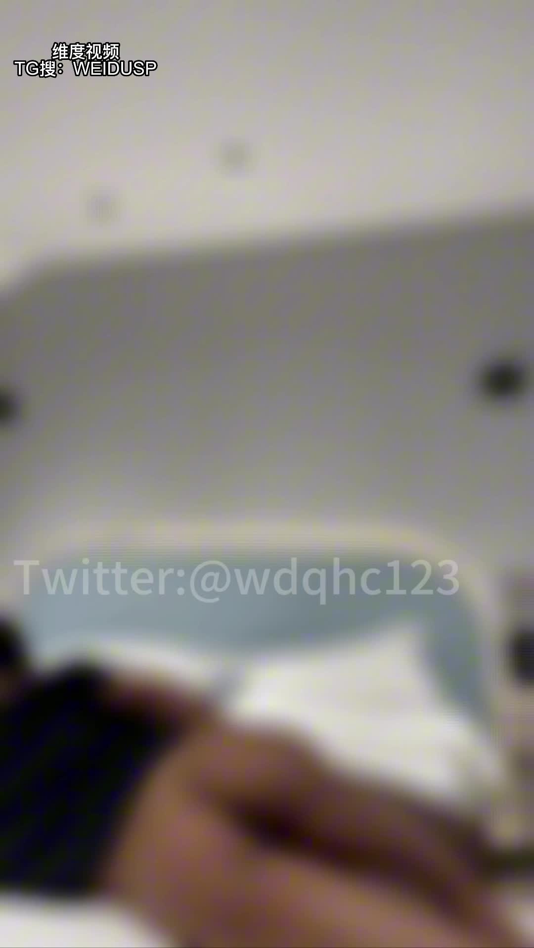 #我的枪好长啊  #wdqhc123 我的枪好长啊  wdqhc123 #推特 #约炮 #调教黑色丝袜，黑色长腿靴嫩妹，被架起双腿，各种姿势抽插调教！推特约炮大神，最新部付费门槛资源，各种约啪丝袜制服嫩妹！【最新付费门槛视频见置顶获取】