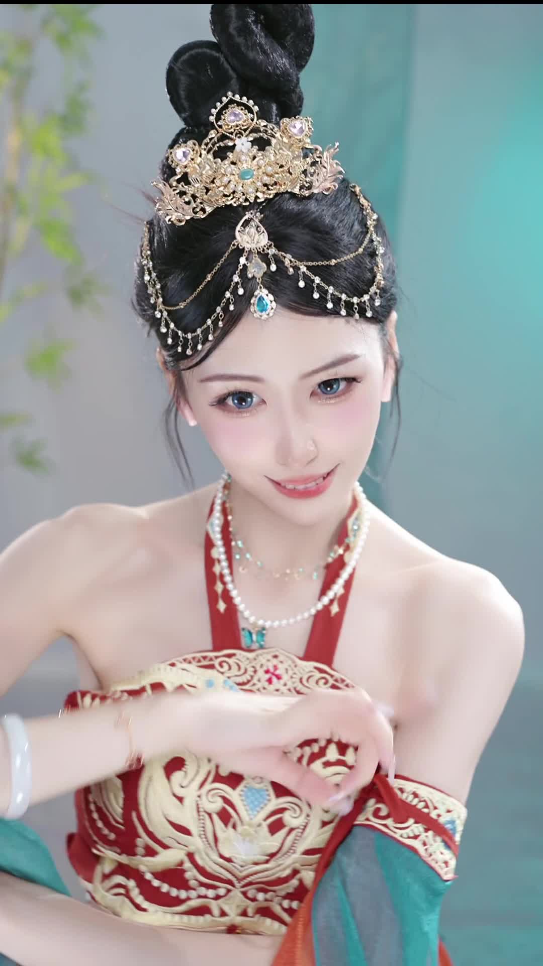 #冷清秋 #抖音 #舞蹈 #中国舞 @ikan_live 2024-08-31