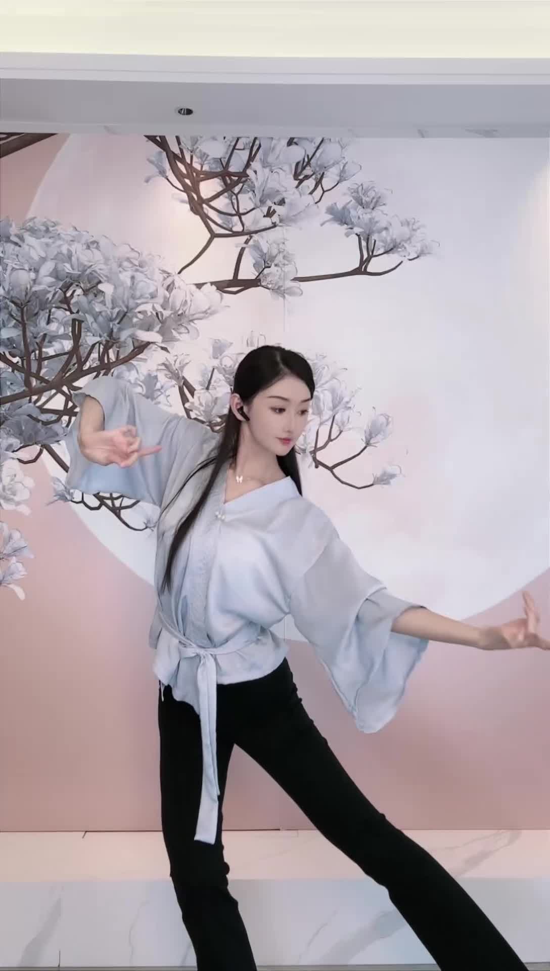 #中国舞_莹莹 #抖音 #舞蹈 #中国舞 @ikan_live 2024-09-18